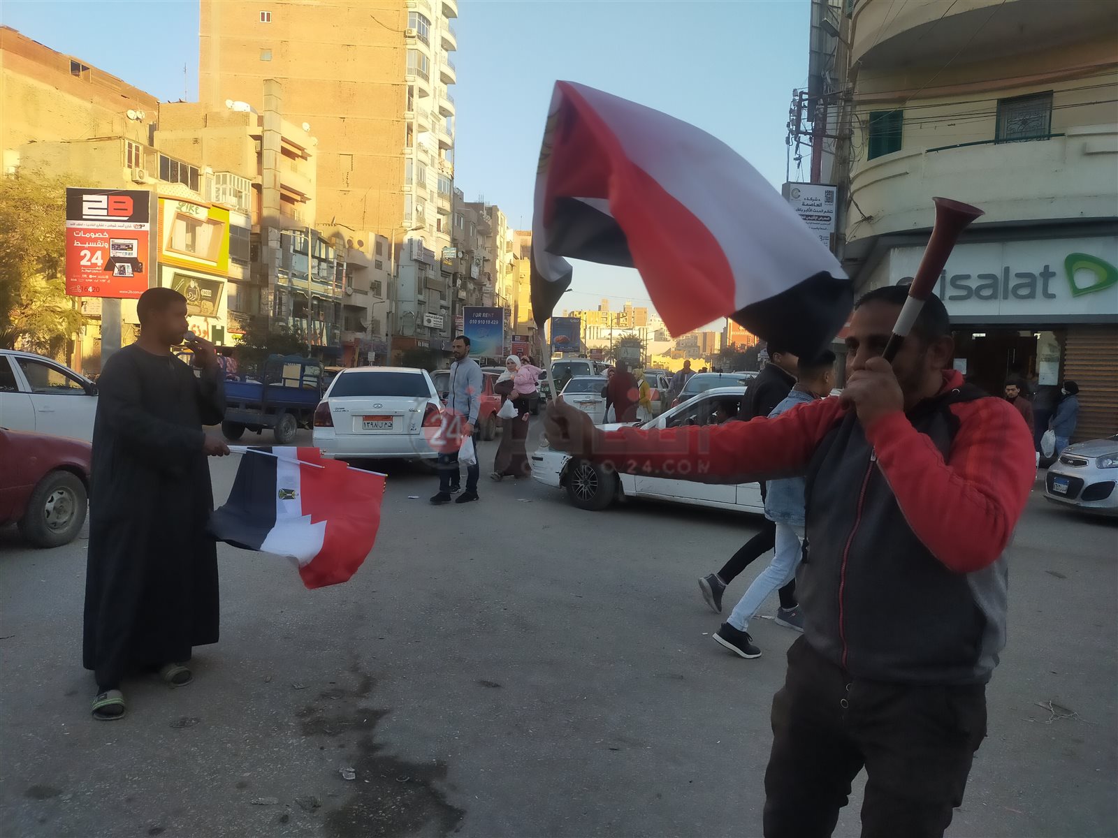 جماهير الفيوم تحتفل قبل انطلاق المباراة