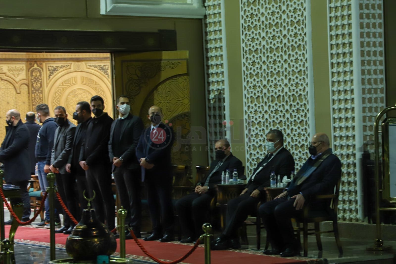 أشرف زكي من عزاء والدة المنتج محسن جابر