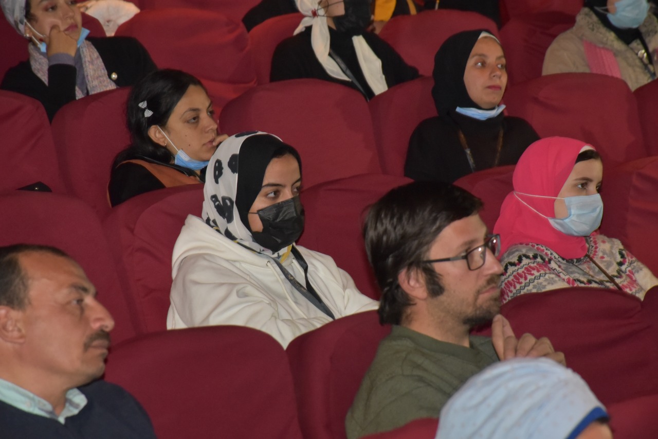 فوج الفتاة الجامعية 8