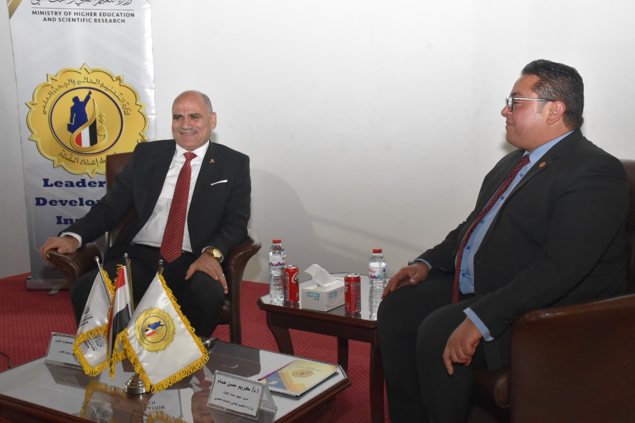 فوج الفتاة الجامعية 6