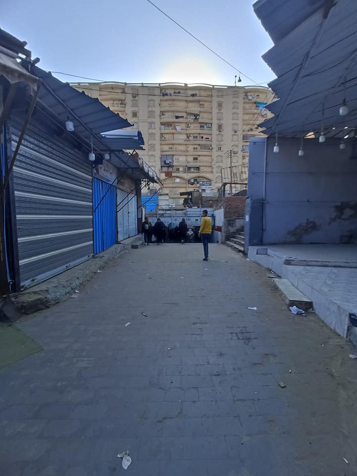 المحال التجارية الموجودة أعلى نفق المحطة 02