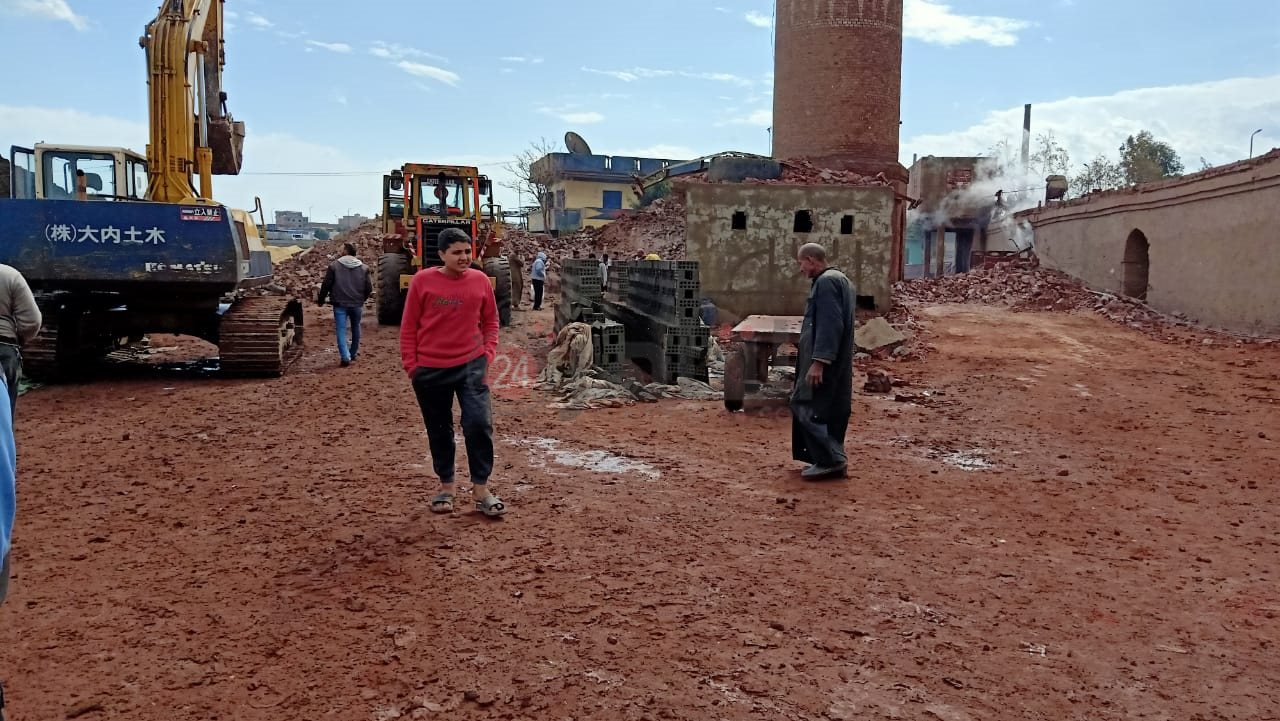  انهيار مدخنة مصنع طوب بالدقهلية