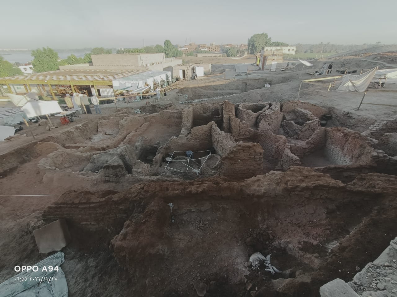 الأثار تعلن الكشف عن مركز إداري بأسوان