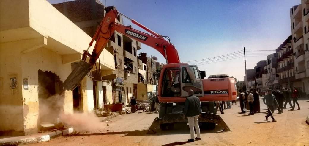 إزالة البناء المخالف على أملاك الدولة بالأقصر