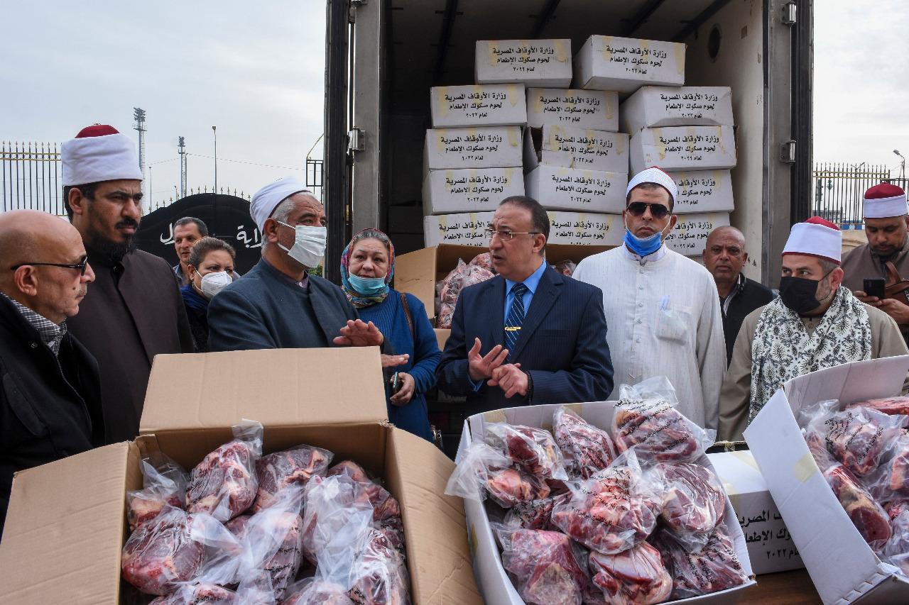 محافظ الاسكندرية يشهد توزيع لحوم صكوك الاطعام (1)