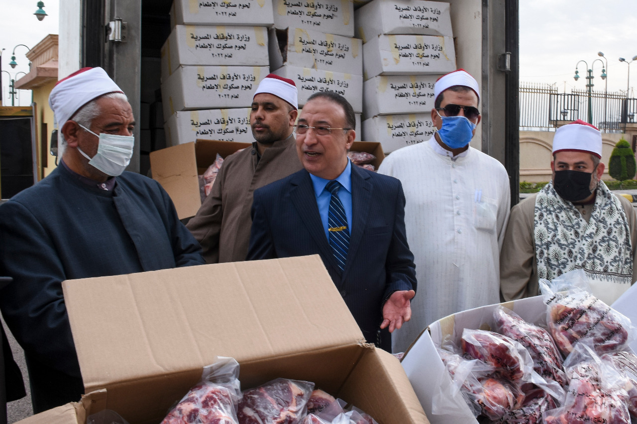 محافظ الاسكندرية يشهد توزيع لحوم صكوك الاطعام (3)