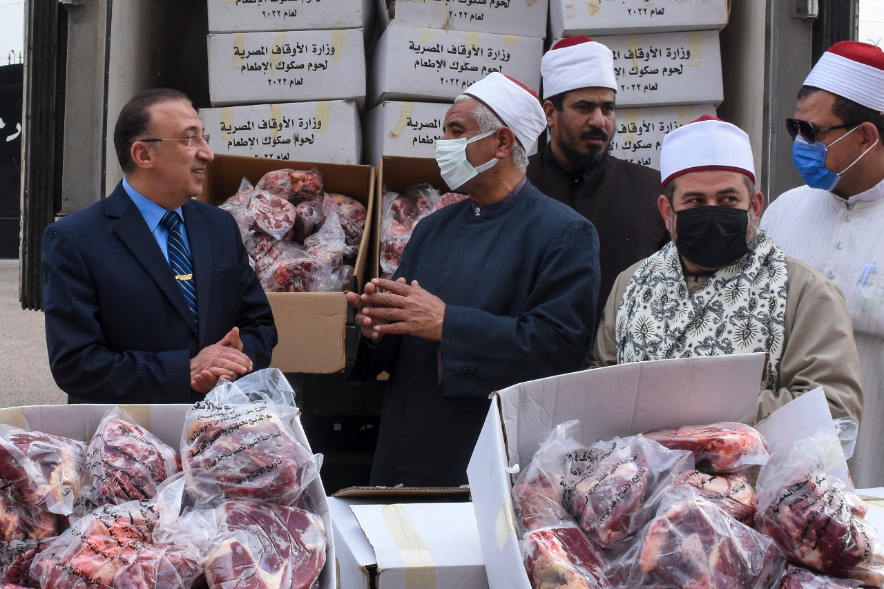 محافظ الاسكندرية يشهد توزيع لحوم صكوك الاطعام (2)