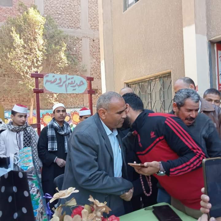 تكريم شيخ معهد أزهري في أسيوط لبلوغه سن المعاش 