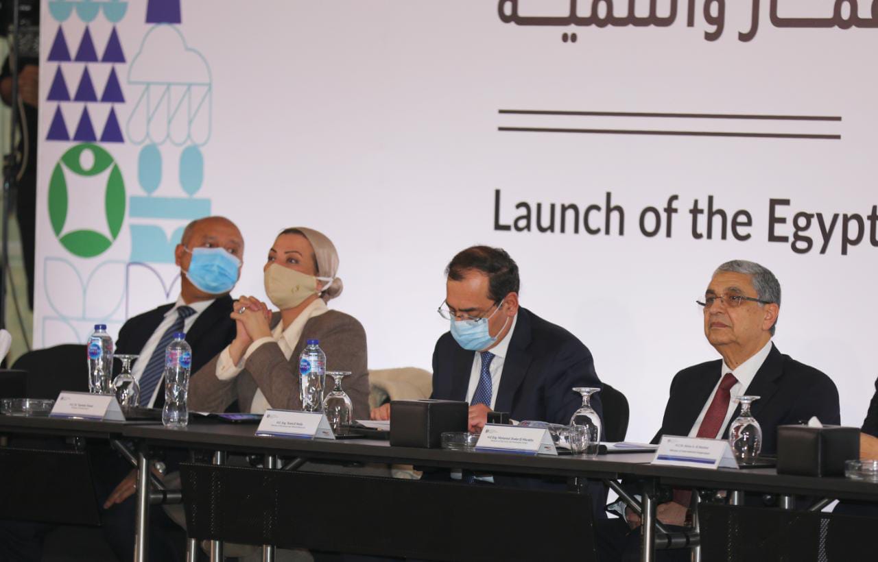 وزيرة البيئة تستعرض رؤى الحكومة المصرية في خلق مناخ داعم