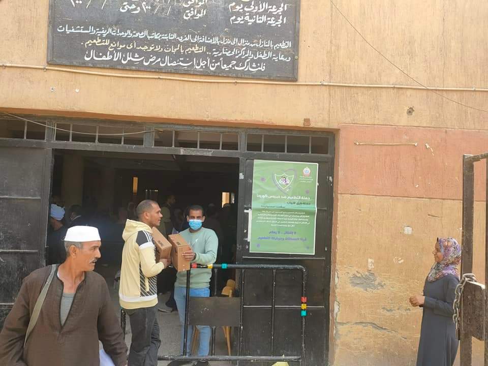 الإقبال على حملة طرق الأبواب بالأقصر 