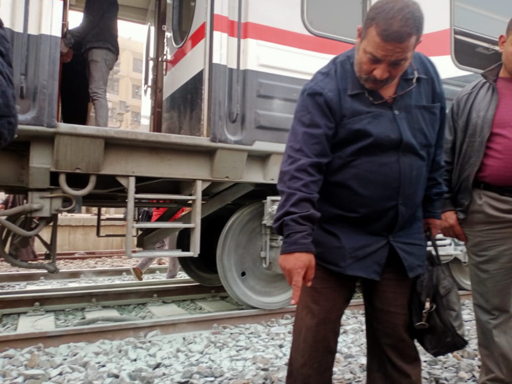 تصاعد الأدخنة من قطار رقم 21