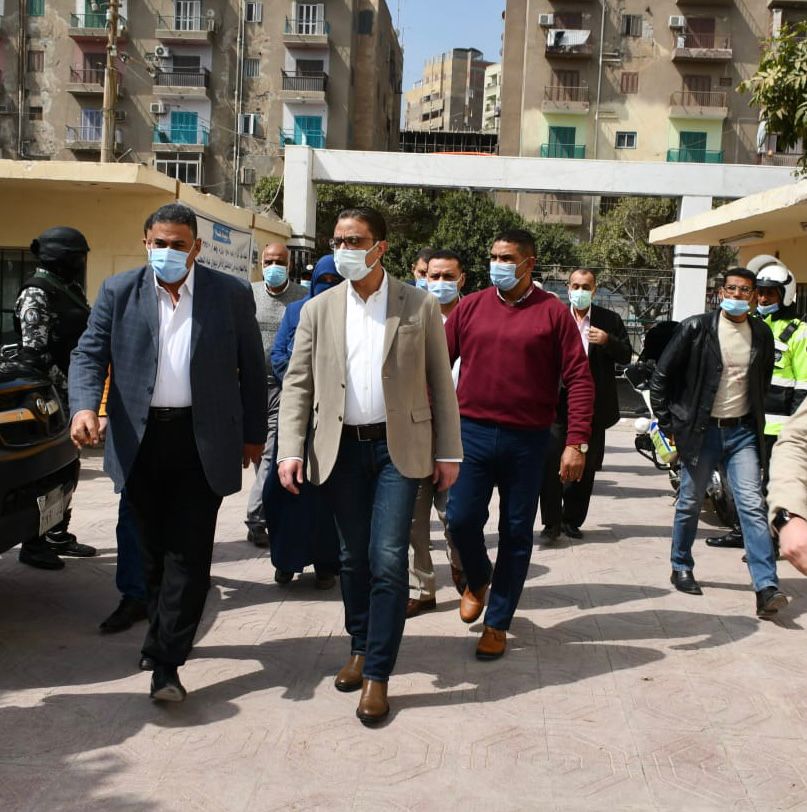 محافظ الفيوم يتفقد أعمال طرق الأبواب في حملة مفاجئة