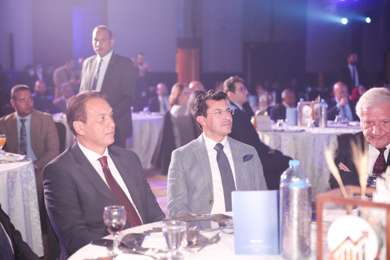 وزير الشباب والرياضة والحضور