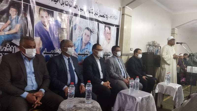 محافظ الشرقية يقدم واجب العزاء لسر ضحايا لقمة العيش 01