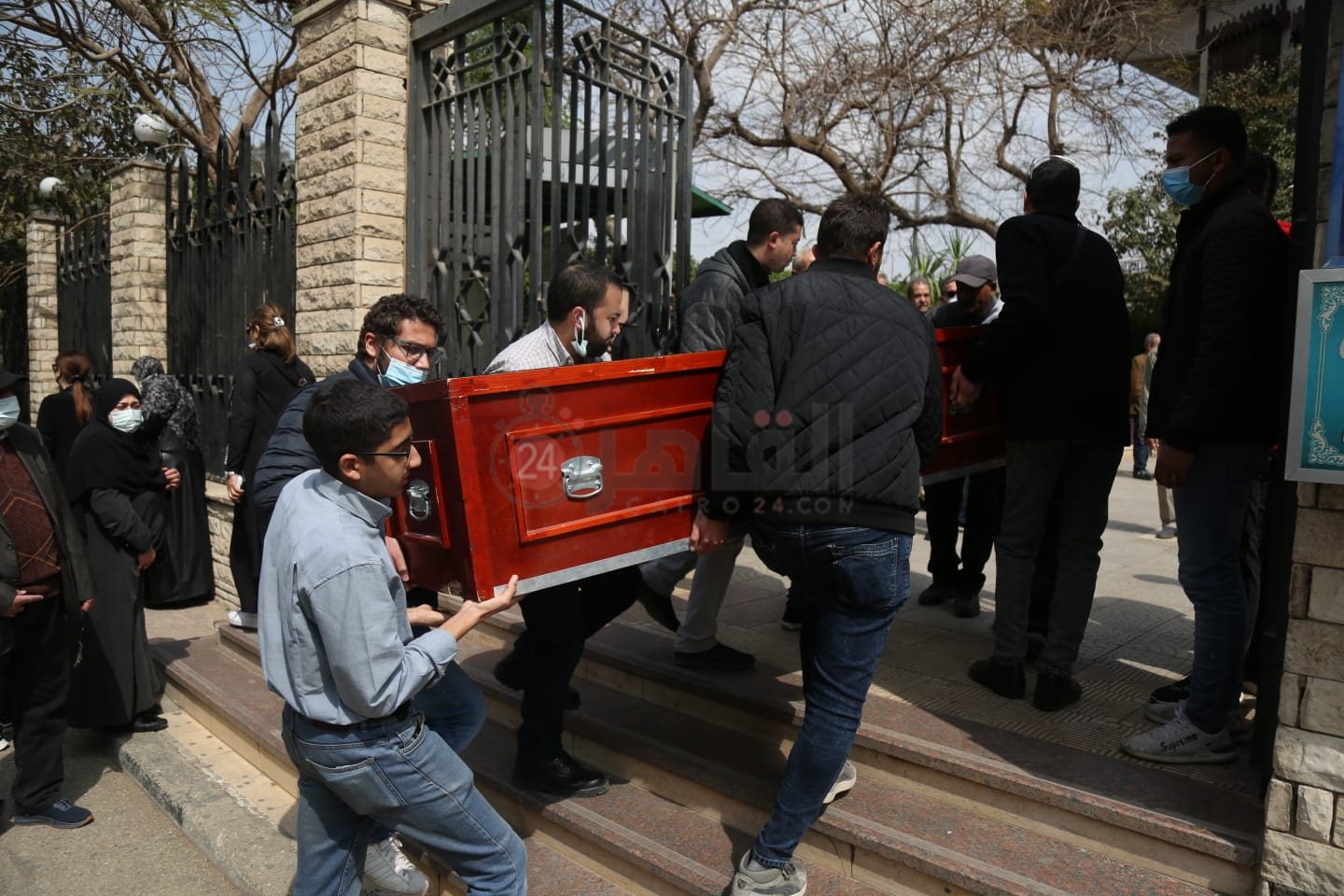 جنازة شقيق أحمد عبد العزيز (7)