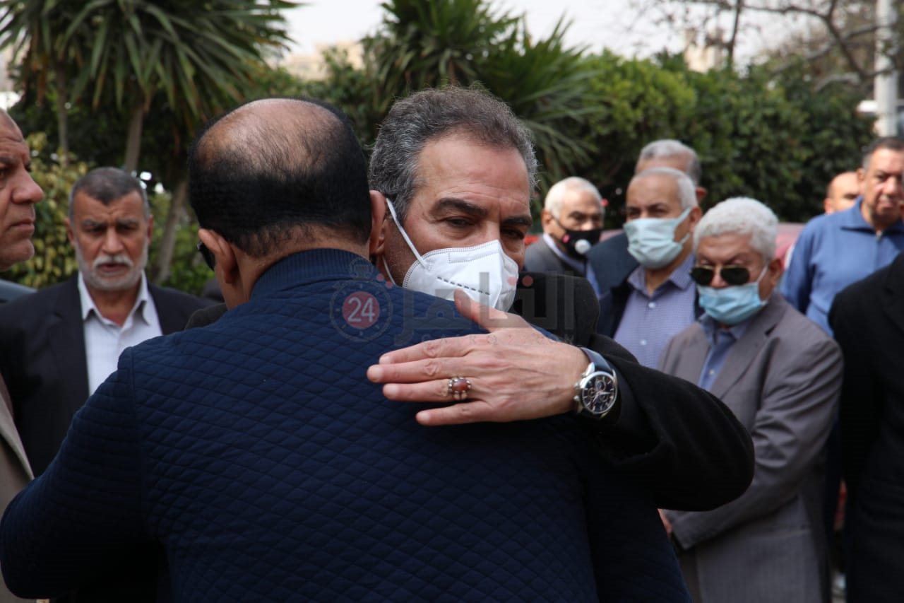 جنازة شقيق أحمد عبد العزيز (4)