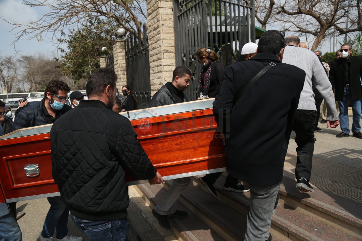 جنازة شقيق أحمد عبد العزيز (6)