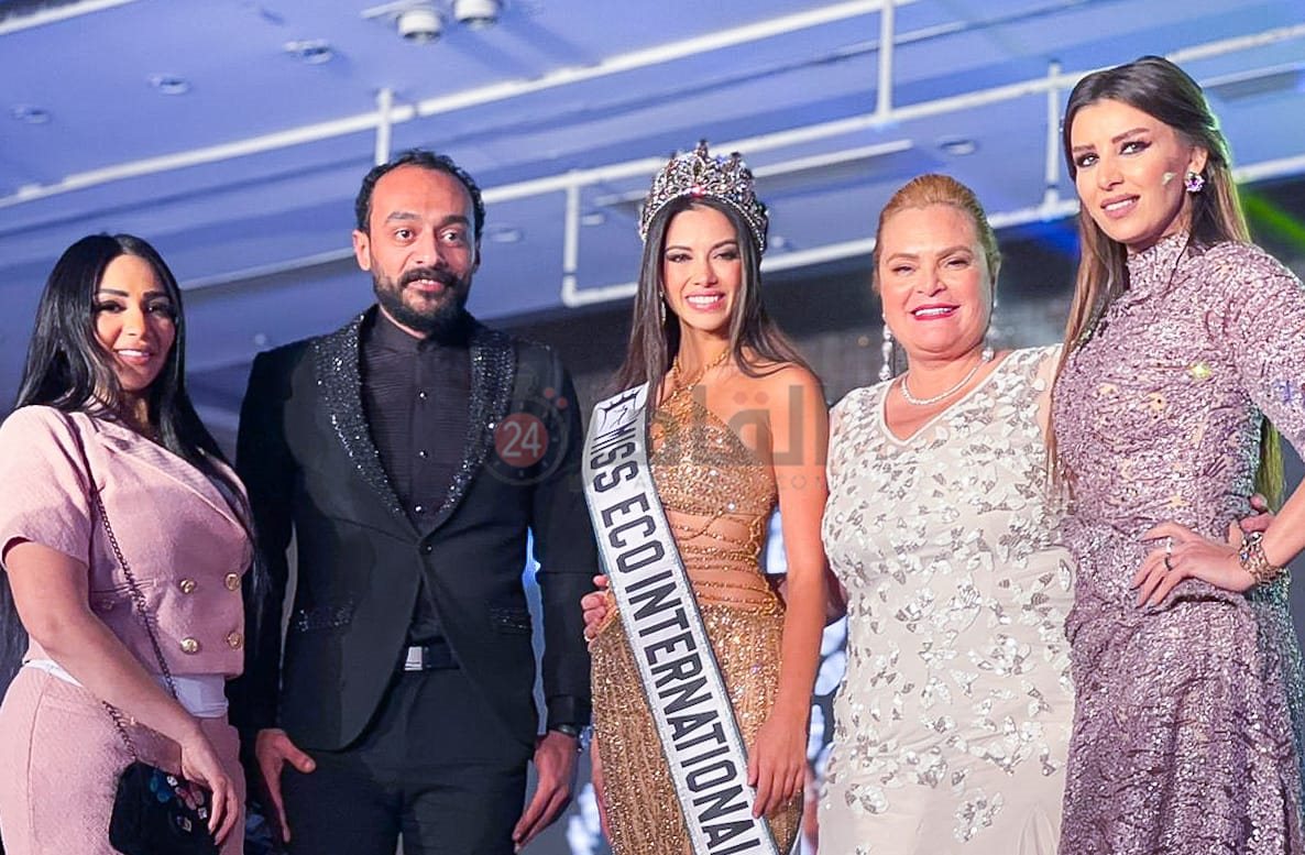 الفائزة مع امال رزق ود.باهي هاني وفاطمة الشاذلي وهدى كمال