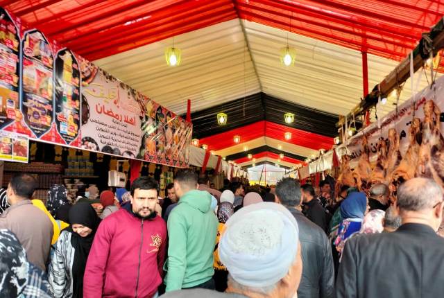 غلق أحد المنافذ بمعرض أهلا رمضان بالشرقية 06