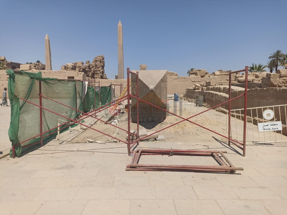 أعمال رفع مسلة حتشبسوت الراقدة في معابد الكرنك (5)