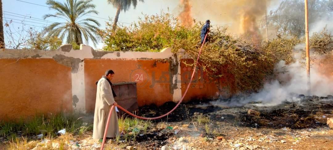 إخماد الحريق بسور المدرسة 6