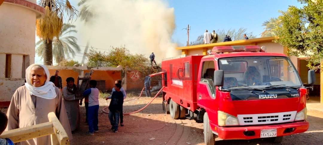إخماد الحريق بسور المدرسة 2