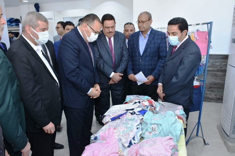 محافظ الشرقية يقتتح معرض منتجات مدارس التعليم المزدوج بالعاشر من رمضان 04