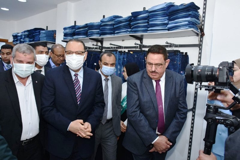 محافظ الشرقية يقتتح معرض منتجات مدارس التعليم المزدوج بالعاشر من رمضان 05