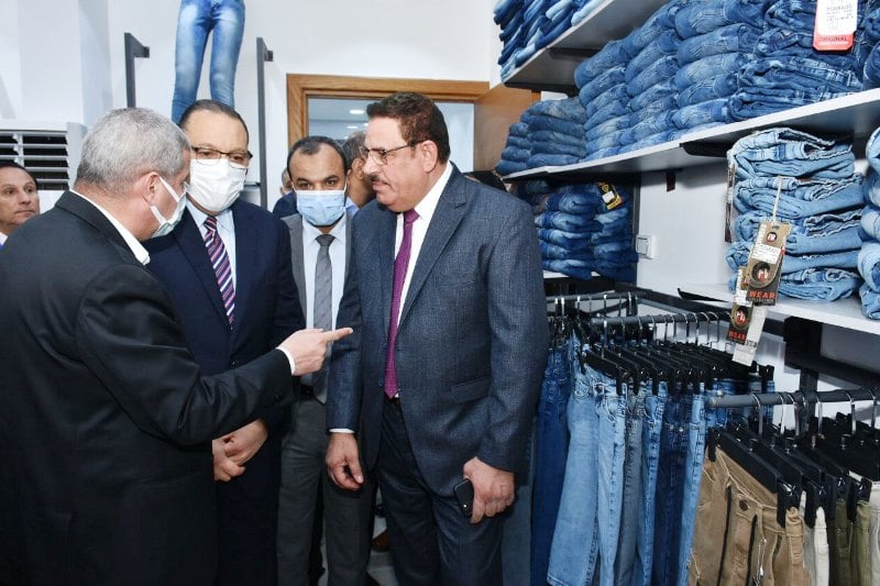 محافظ الشرقية يقتتح معرض منتجات مدارس التعليم المزدوج بالعاشر من رمضان 06