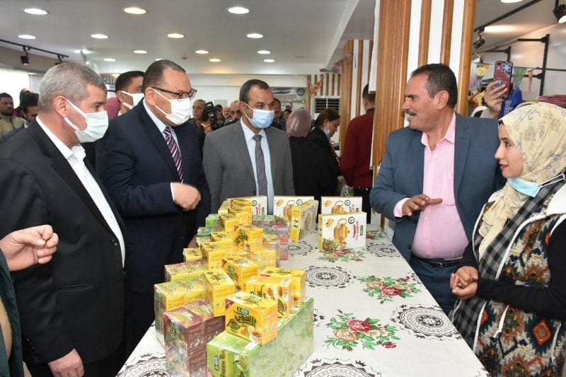 محافظ الشرقية يقتتح معرض منتجات مدارس التعليم المزدوج بالعاشر من رمضان 08