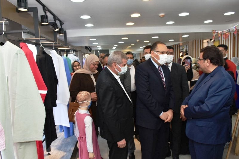 محافظ الشرقية يقتتح معرض منتجات مدارس التعليم المزدوج بالعاشر من رمضان 09