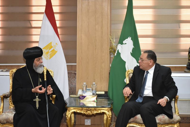 محافظ الشرقية يستقبل أسقف الزقازيق  3