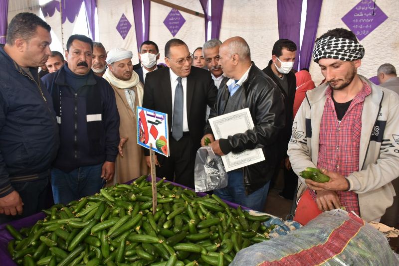 افتتاح منذ لبيع الخضروات والفاكهة بالشرقية