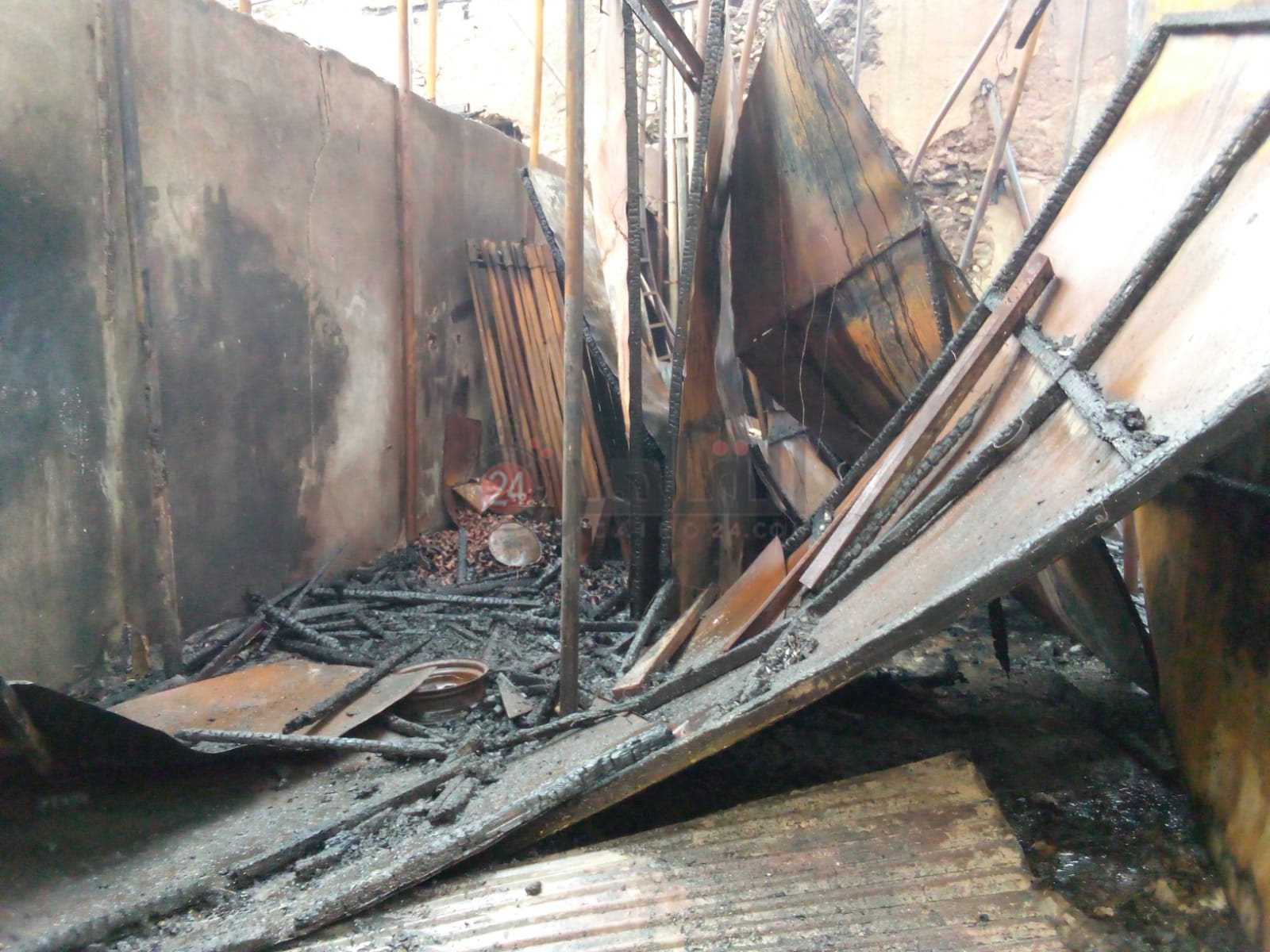 آثار حريق مخزن أخشاب بولاق أبو العلا