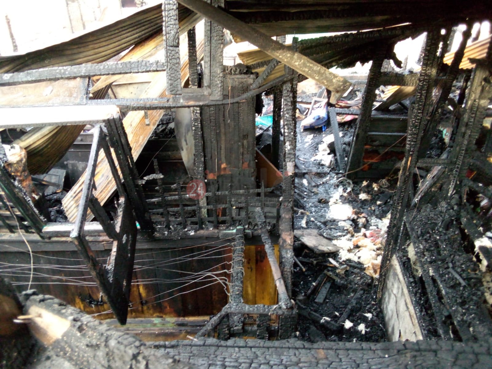 آثار حريق مخزن أخشاب بولاق أبو العلا