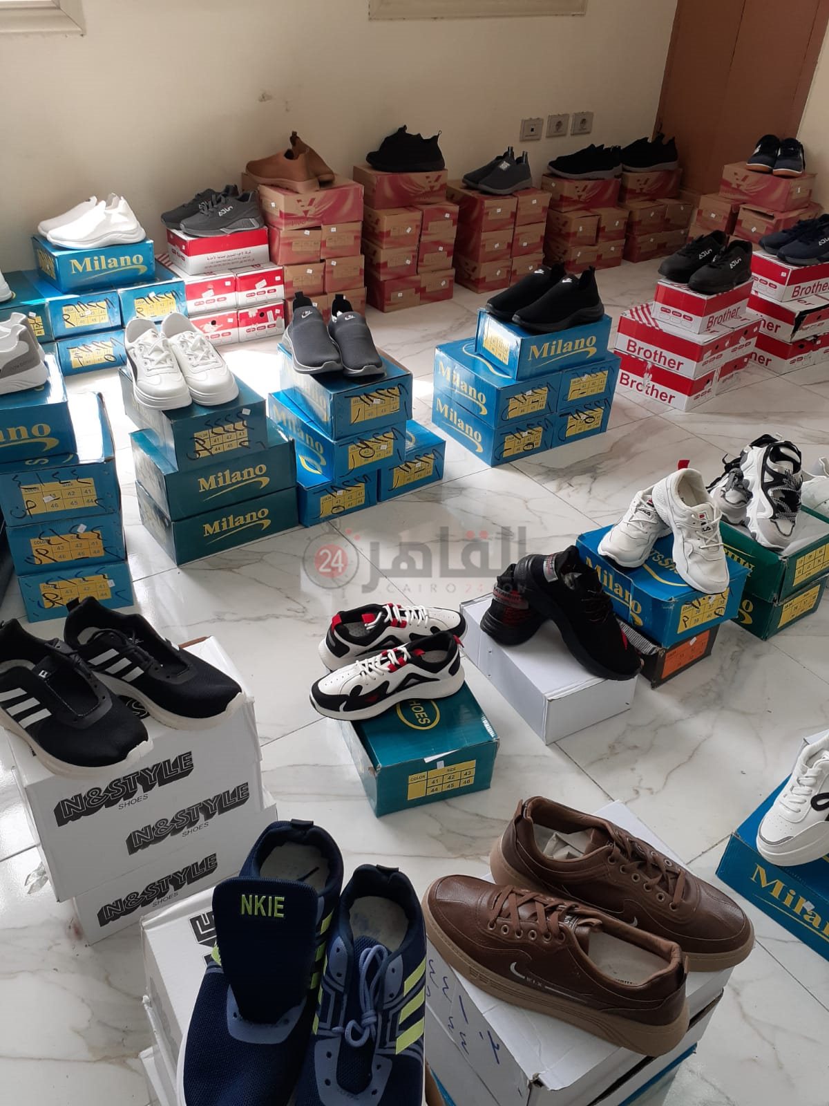 منفذ الزقازيق للملابس والأحذية 015