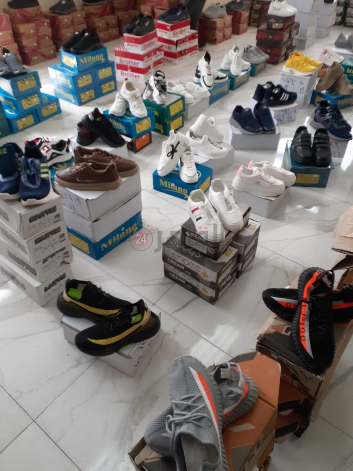 منفذ الزقازيق للملابس والأحذية 016