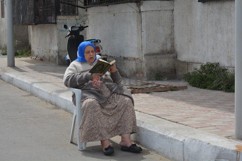 سيدة تقراء القرأن في شوراع بورسعيد في رمضان 2