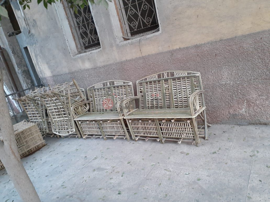 كراسي وأقفاص من الجريد