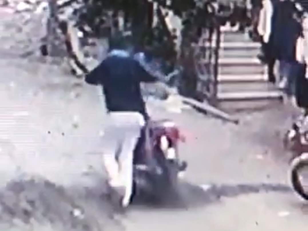 أثناء سرقة الموتوسيكل بمركز إسنا 