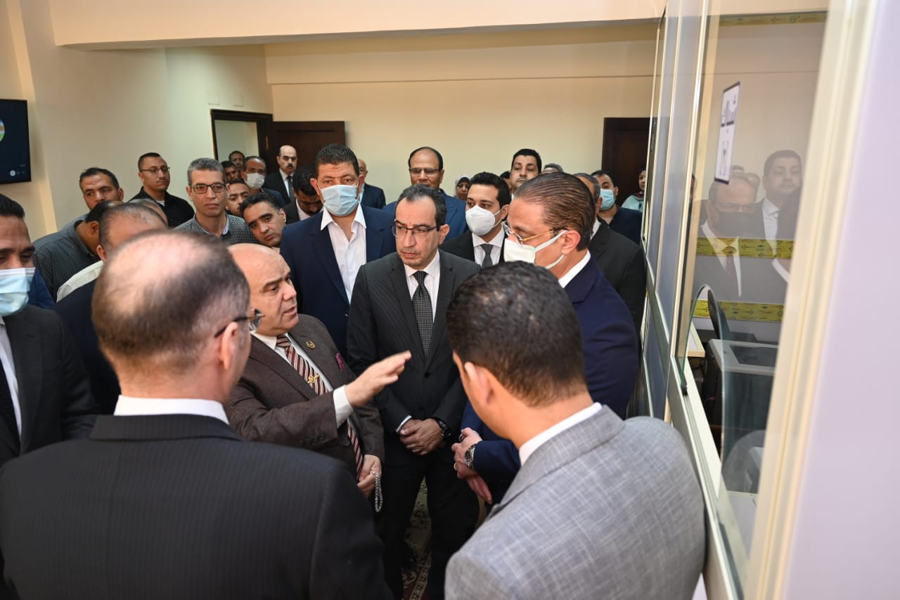 افتتاح مكتب الشهر العقارى والتوثيق بجامعة الفيوم