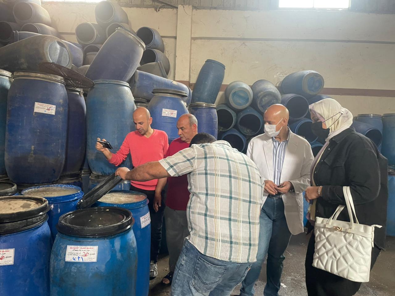 حملة تفتيشية على مصانع المخللات بالشرقية 01