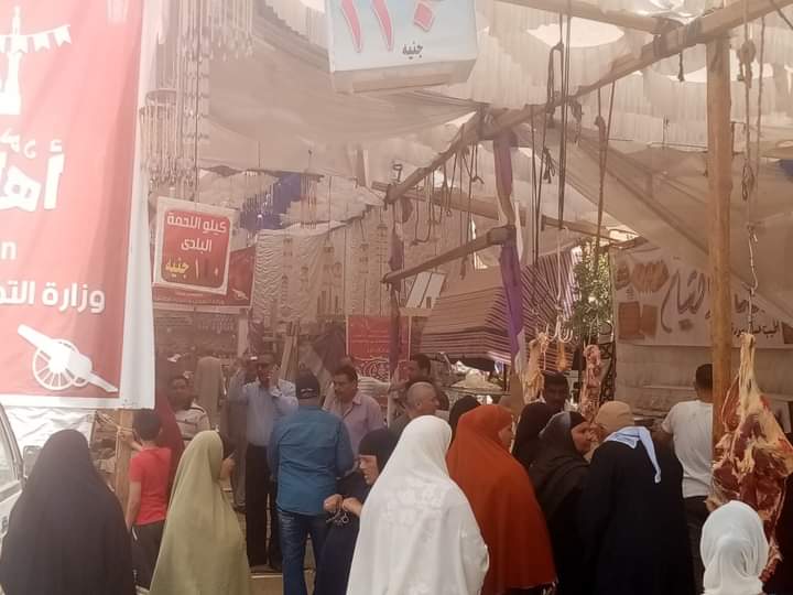 زحام على معارض أهلًا رمضان والمنافذ المتنقلة بالفيوم