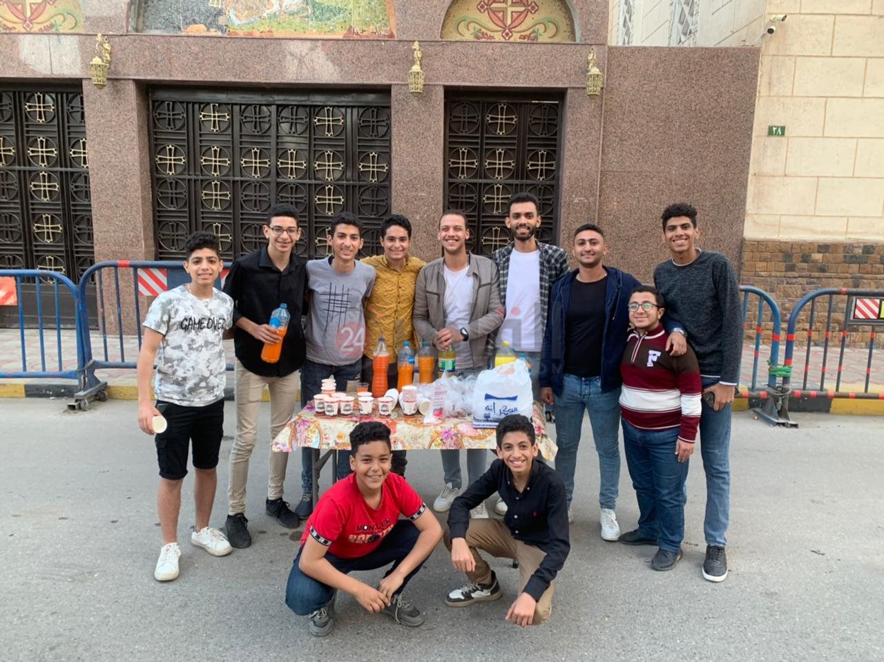 أقباط بورسعيد يوزعون وجبات الإفطار علي الصائمين18