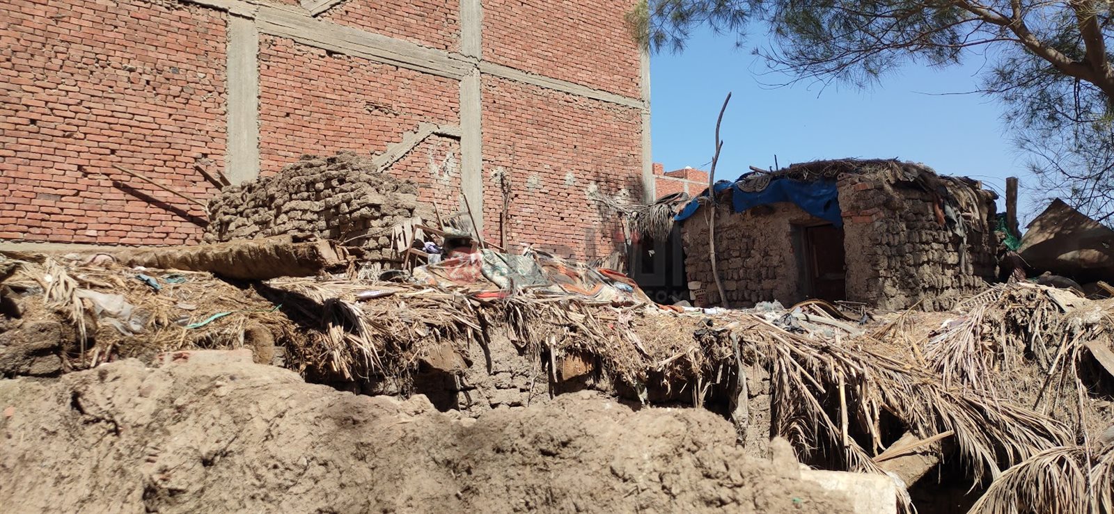 المنزل بعد انهياره 01