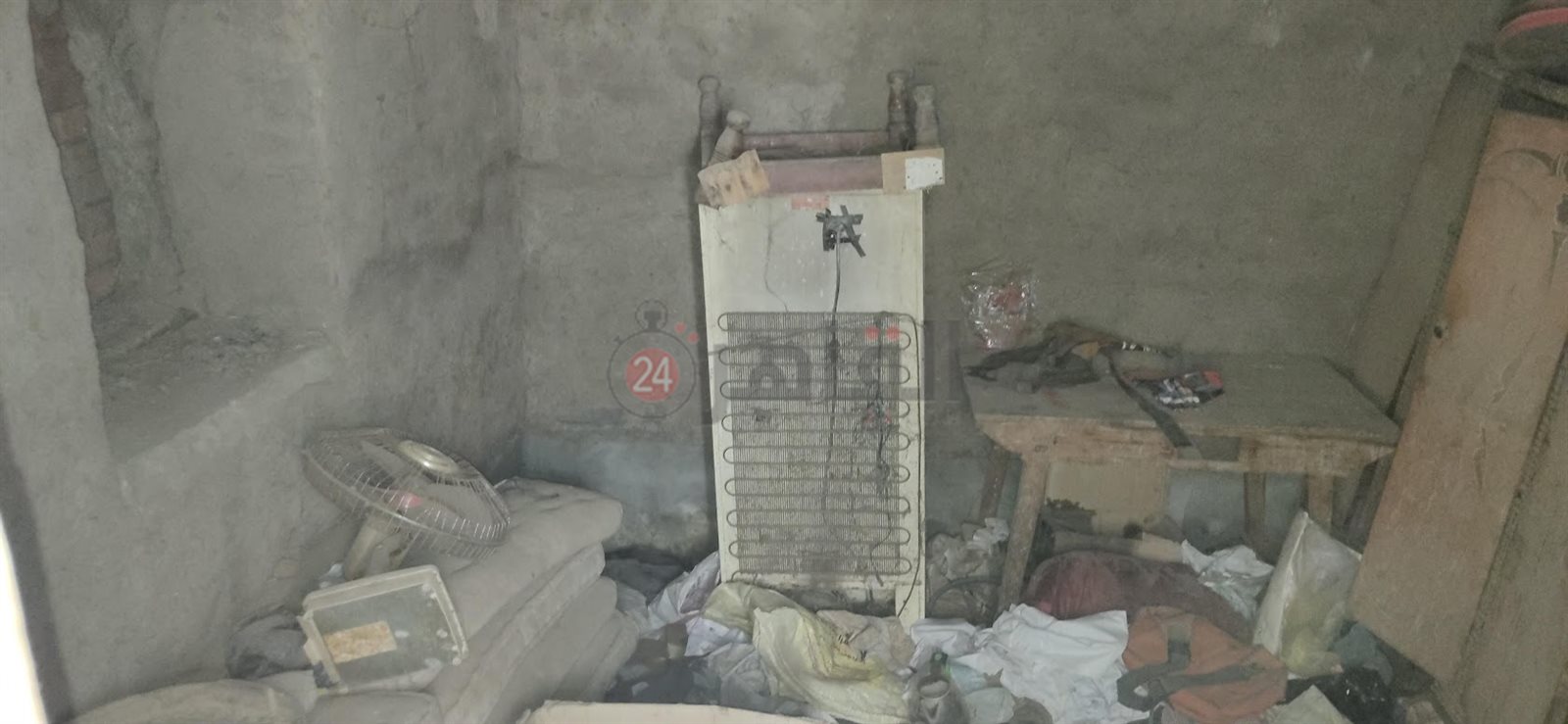 المنزل بعد انهياره 019