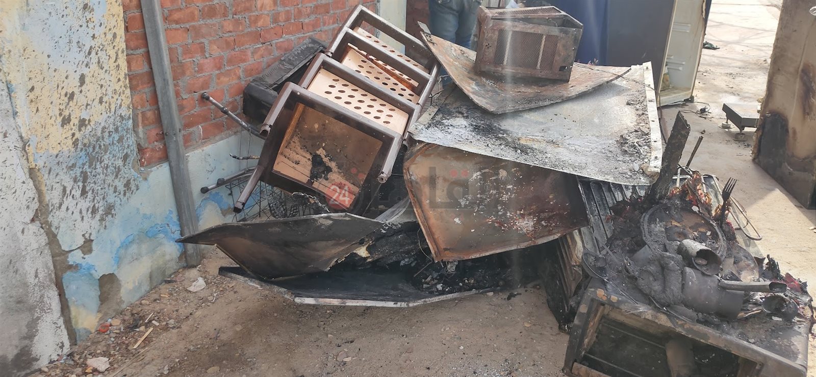 آثار الحريق في مسكن والدة الزوجة 09