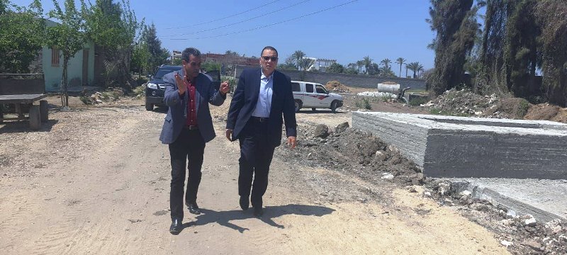جولة محافظ الشرقية في قرية بني عياض 01