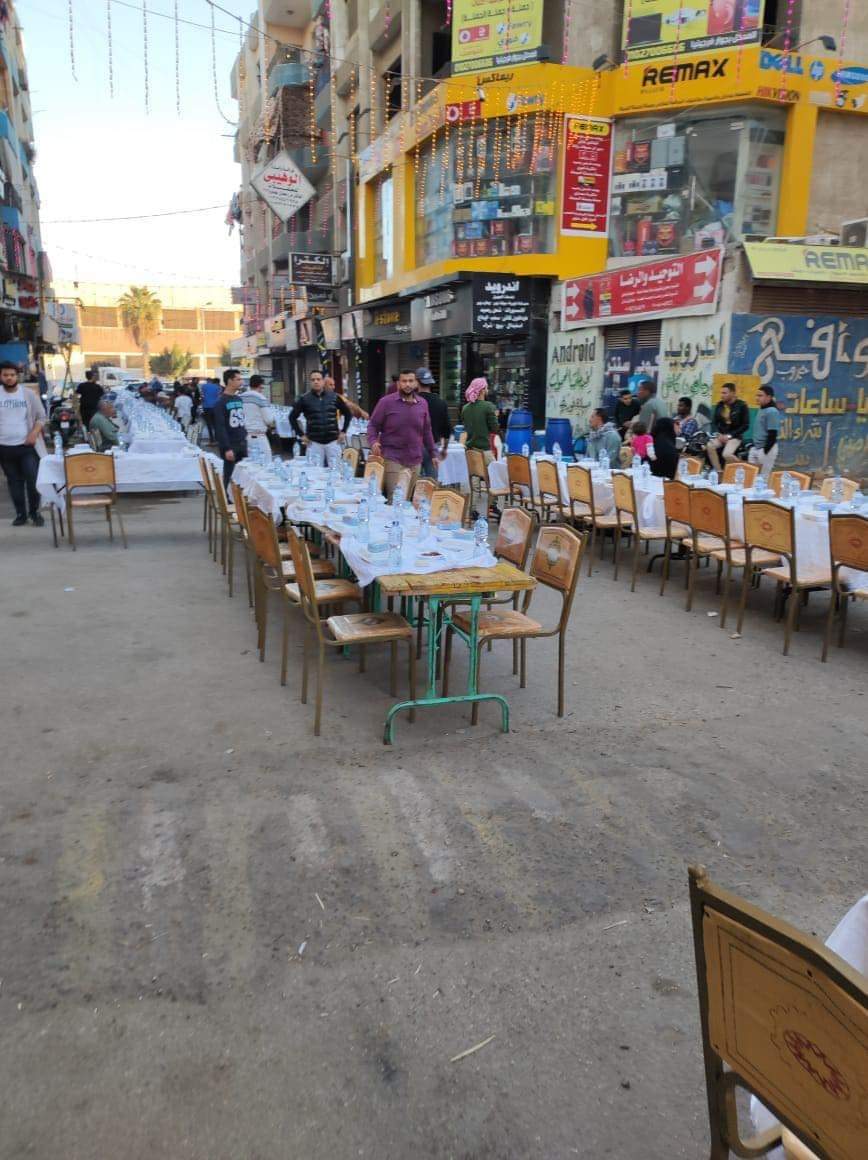 مائدة إفطار جماعي في العاشر من رمضان 7