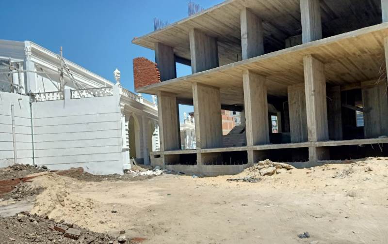 إيقاف أعمال بناء قاعة أفراح مخالفة بالشرقية 05